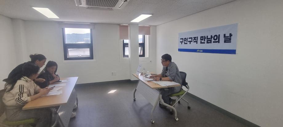 예산군, 지역여성 취업 기회 넓힌다… 구인·구직 만남의 날 운영 이미지
