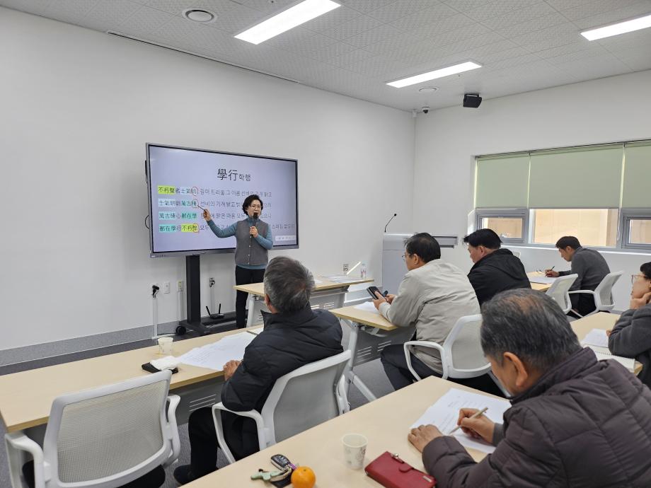 9.제2회 매헌강좌 강연 모습 (2) (1) 이미지