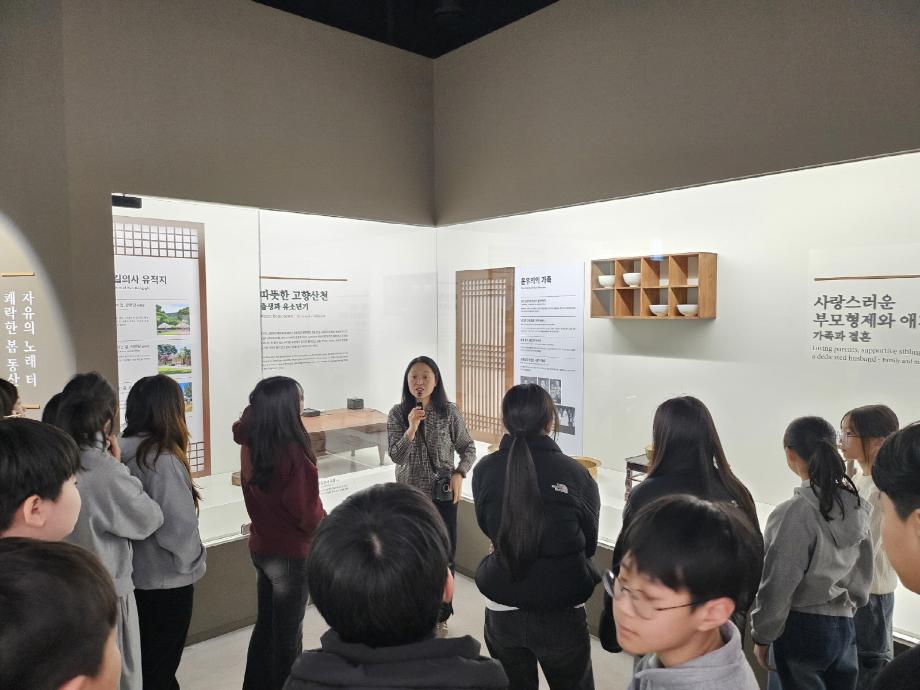 3.전시연계 교육 프로그램 참여 사진 (2) - 바로 가기 이미지