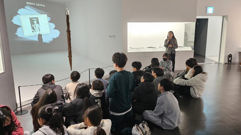 3.전시연계 교육 프로그램 참여 사진 (4) - 바로 가기 이미지
