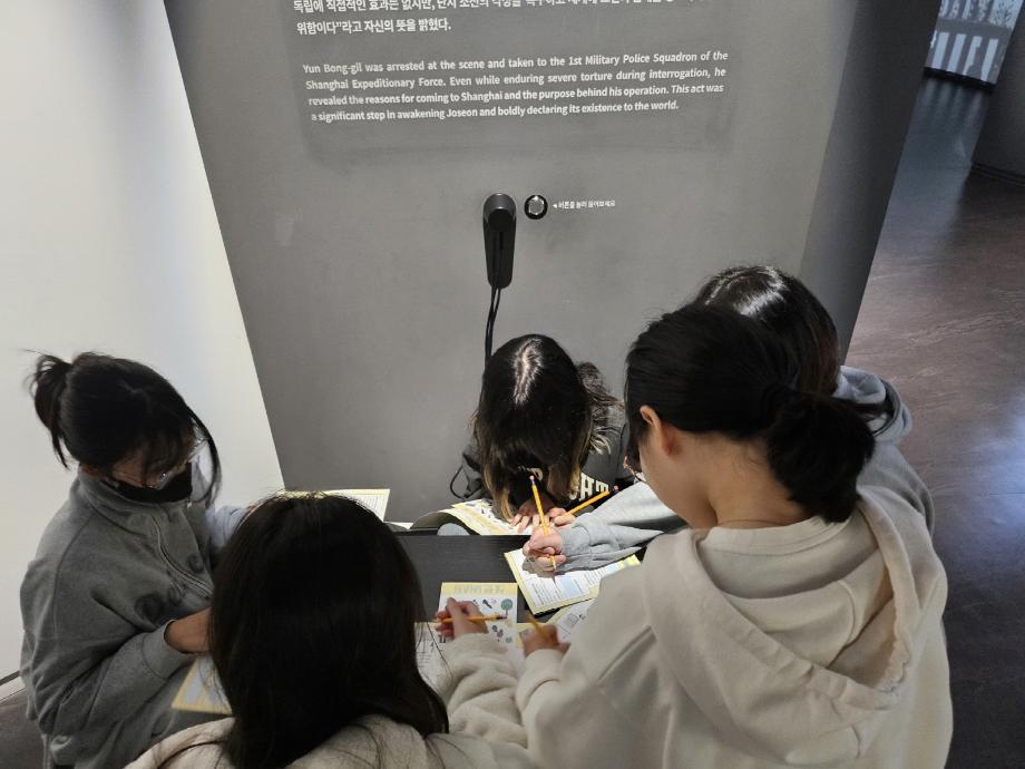 3.전시연계 교육 프로그램 참여 사진 (5) - 바로 가기 이미지