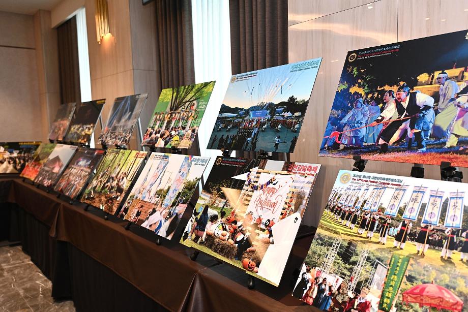 1.대한민국 축제콘텐츠 대상 6년연속 수상 기념촬영 (4) 이미지