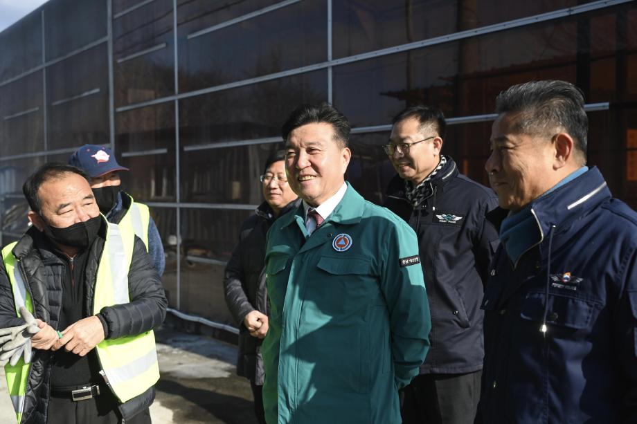 최재구 예산군수 거점소독시설 방문 모습 (1) 이미지