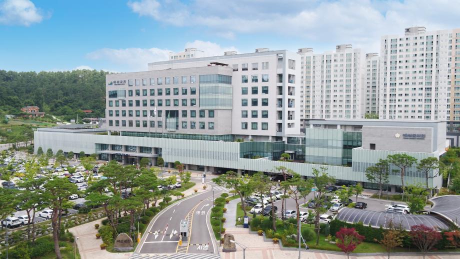 3.예산군청사 전경 이미지