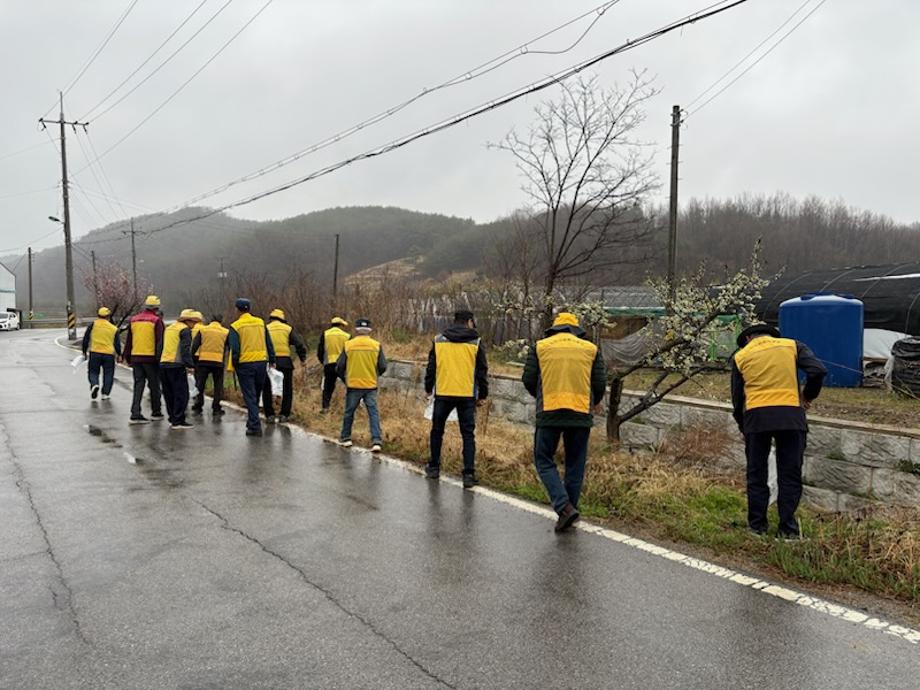 대한노인회 예산군지회 대흥면분회 환경정화 봉사활동 (2) 이미지