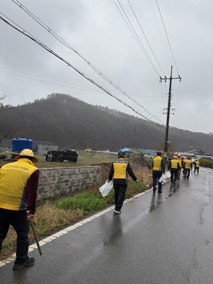 대한노인회 예산군지회 대흥면분회 환경정화 봉사활동 (3) 이미지
