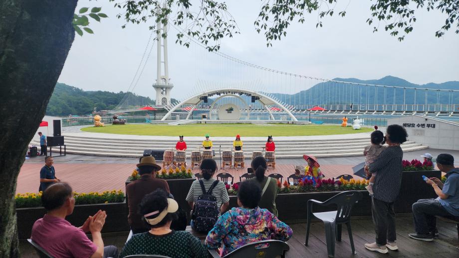 예당호 수변무대  버스킹 이미지