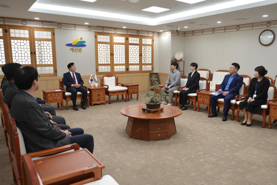 임기제 및 사서직 공무원 신규임용장 임용장 수여 (4) 이미지