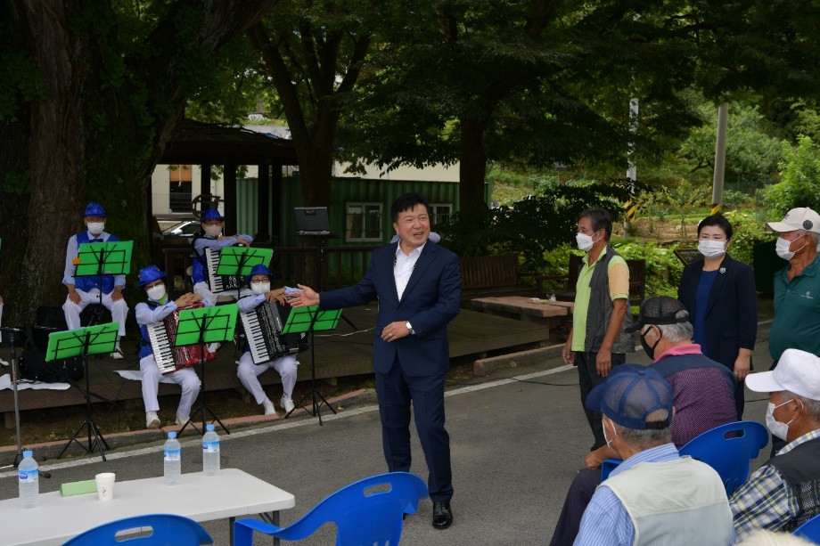 아코팝스 예능봉사단 공연 이미지